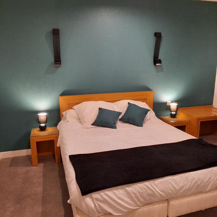 Les 3 Pigeons Hotell Chenay  Eksteriør bilde