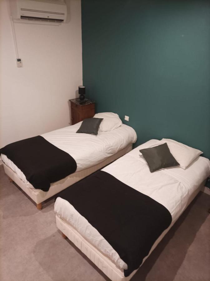 Les 3 Pigeons Hotell Chenay  Eksteriør bilde