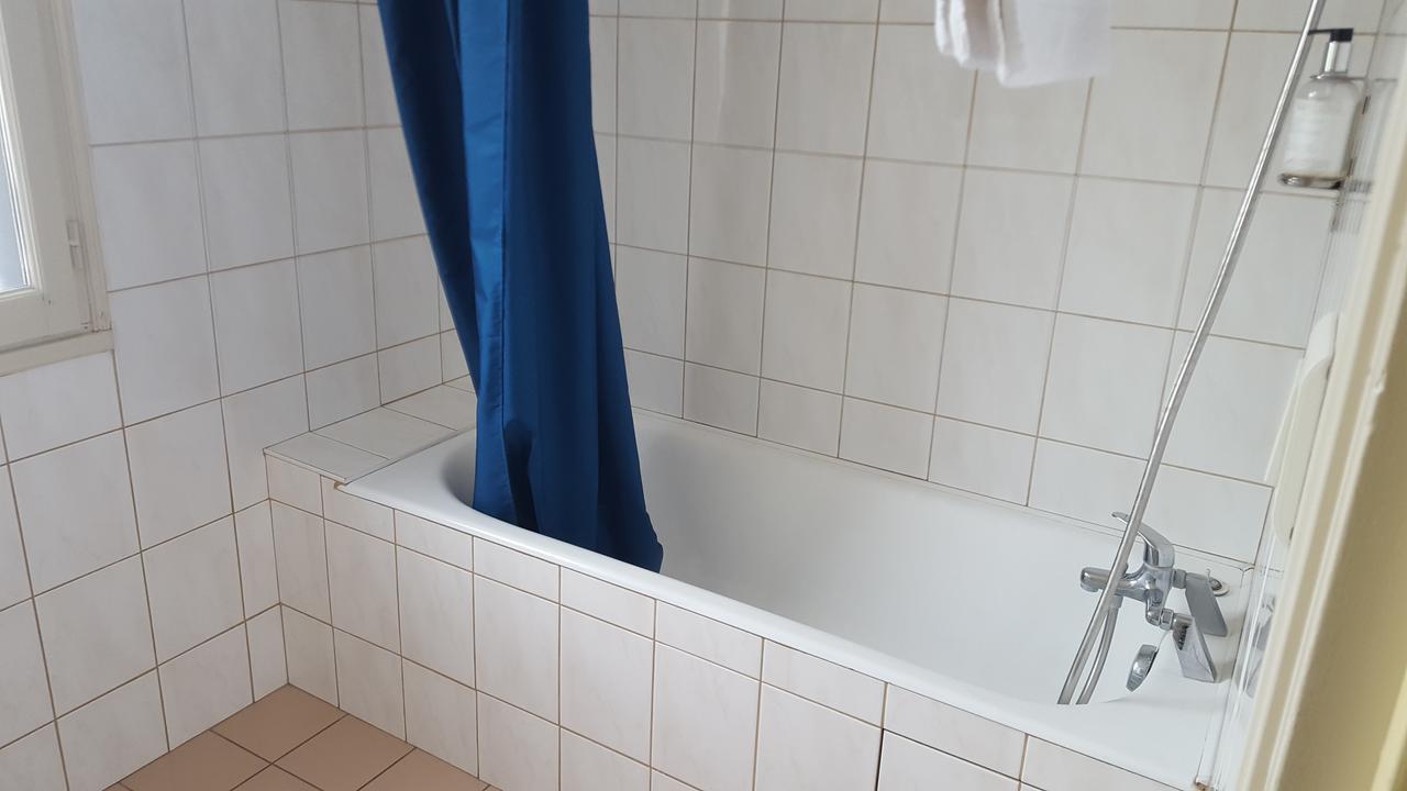 Les 3 Pigeons Hotell Chenay  Eksteriør bilde